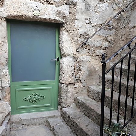 La Garde Adhemar, L'Escalier Medieval Exterior photo