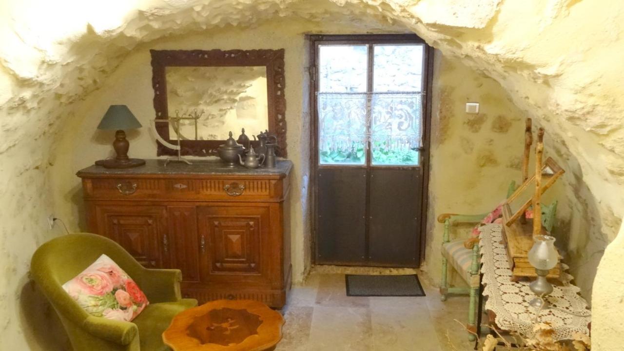 La Garde Adhemar, L'Escalier Medieval Exterior photo