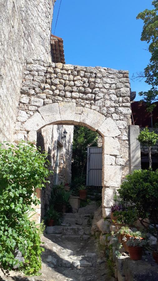La Garde Adhemar, L'Escalier Medieval Exterior photo