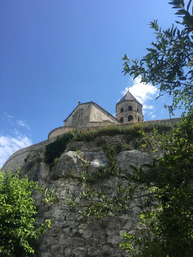 La Garde Adhemar, L'Escalier Medieval Exterior photo