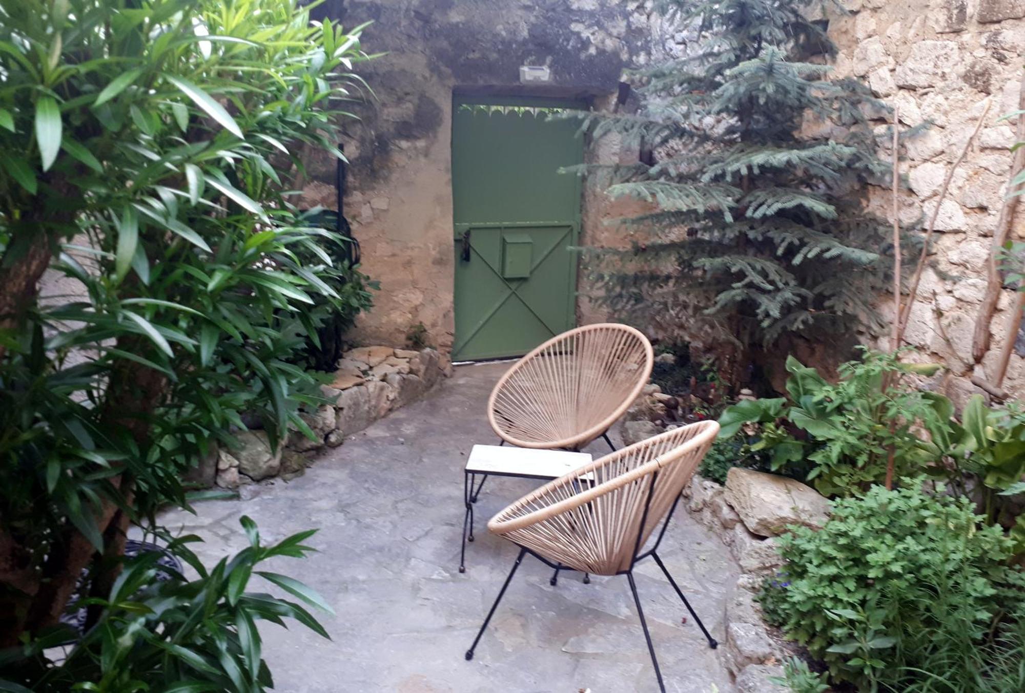 La Garde Adhemar, L'Escalier Medieval Exterior photo