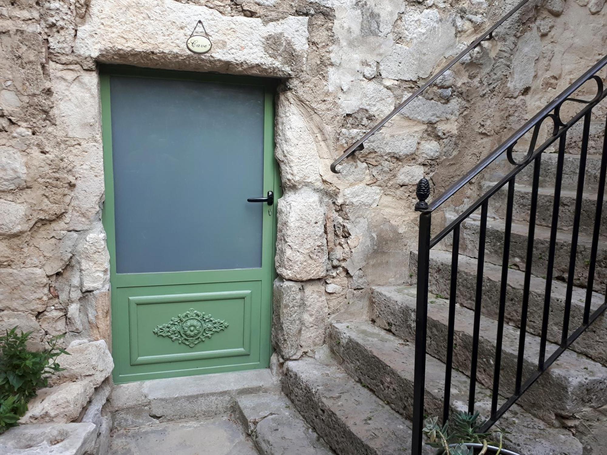 La Garde Adhemar, L'Escalier Medieval Exterior photo